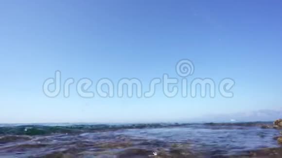 早晨南海的石岸视频的预览图