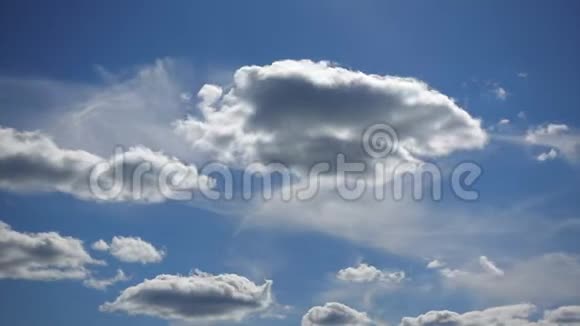 神奇的云景时间流逝晴天蓝天白云高视频的预览图