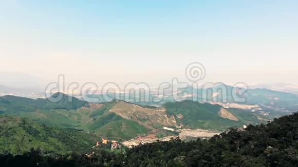 从萨帕的观景台可以看到美丽的范西班山景视频的预览图