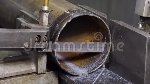 液冷锯管的工业机器视频的预览图