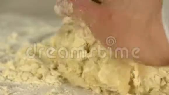 饼干搅拌面团甜点视频视频的预览图