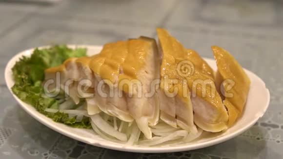 亚洲一道中国餐馆烹制的鲨鱼肉慢动作视频的预览图