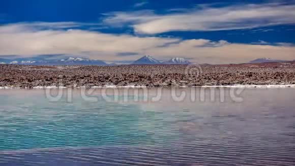 波蒂纳奇泻湖和利坎卡布尔火山的背景时间推移视频的预览图