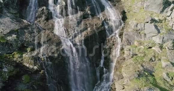 挪威山脉挪威自然和旅游背景挪威白色瀑布视频的预览图