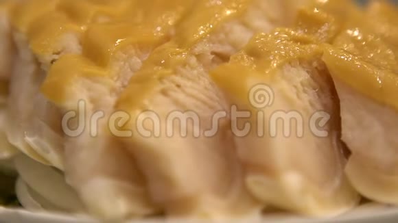 亚洲一道中国餐馆烹制的鲨鱼肉慢动作视频的预览图