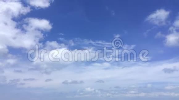 云景在每日蔚蓝风空的天际线中消失视频的预览图