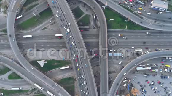 俯视图基辅天桥日交通视频的预览图