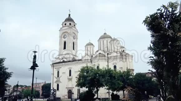 市中心一座美丽的东正教教堂视频的预览图