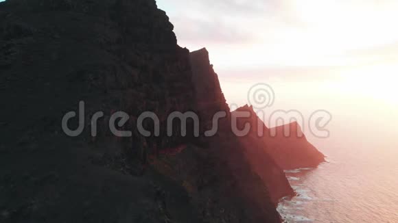 米拉多德尔巴尔康鸟瞰日落时高得很的大山西班牙大加那利视频的预览图