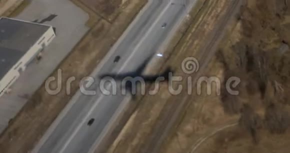 飞机在地面上的影子视频的预览图