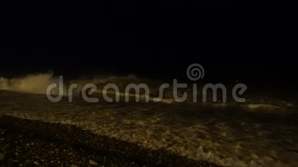 黑海上的夜波视频的预览图