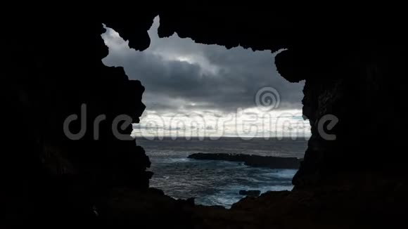 拉帕努伊太平洋熔岩洞视频的预览图