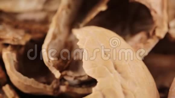干山核桃果壳视频的预览图
