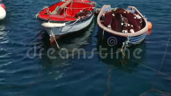 古代和小型渔船视频的预览图