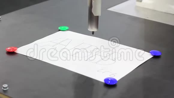 利用技术在纸上绘制直线是一种特殊的机器人视频的预览图