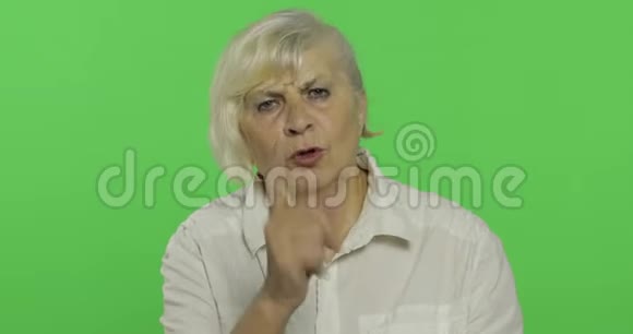 一个老妇人对某人争吵老奶奶铬键视频的预览图