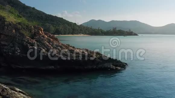 野生岛屿的洛基海岸视频的预览图