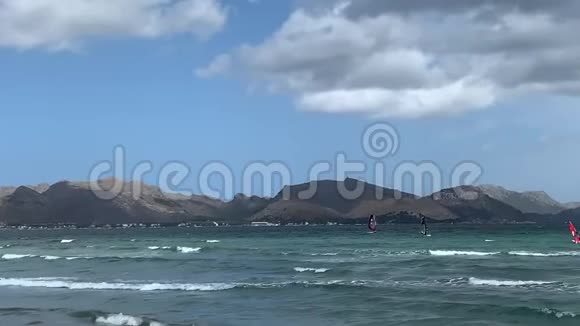 在马洛卡岛与冲浪者对抗视频的预览图