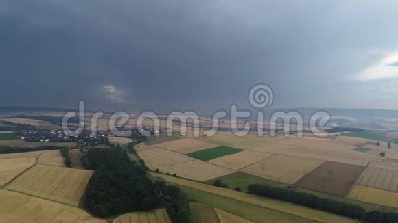 德国景观和即将来临的暴雨视频的预览图
