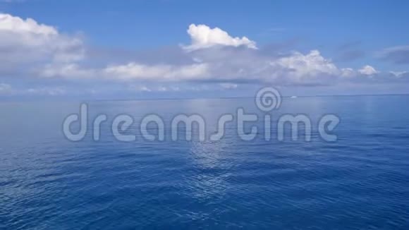 冲绳岛附近的海洋视频的预览图