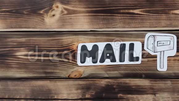 铭文邮件和信箱在木制上视频的预览图