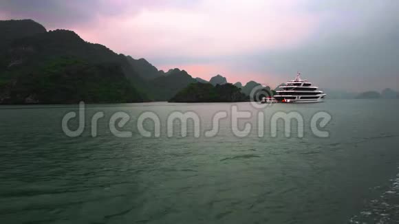 越南日出后期海龙湾游船视频的预览图
