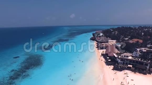 坦桑尼亚桑给巴尔Nungwi海滩和酒店的鸟瞰图1视频的预览图