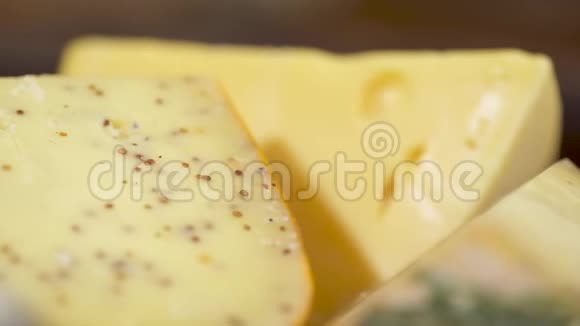 提供不同类型的奶酪视频的预览图