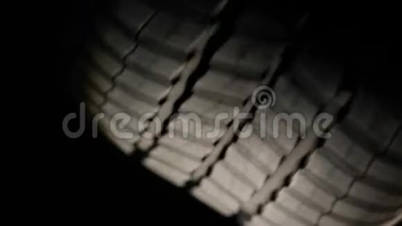 汽车轮胎旋转缓慢启动视频的预览图