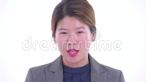 一位快乐的亚洲女商人视频的预览图