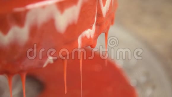 滴水镜从蛋糕上结冰视频的预览图