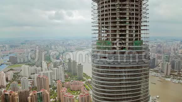 中国上海正在建设的摩天大楼及其城市景观视频的预览图