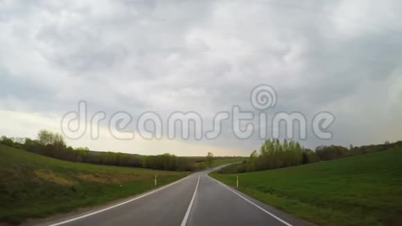 乡路与雨云视频的预览图