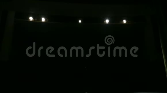 音乐会礼堂的灯光视频的预览图