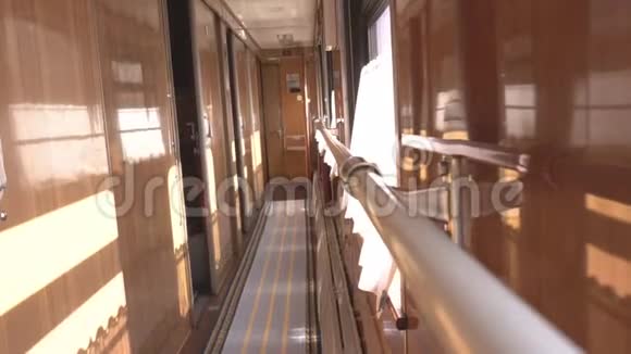 室内走廊车厢舒适的火车车厢旅行背景视频的预览图