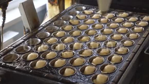 带浓缩奶的烤饼干食品工业甜度视频的预览图