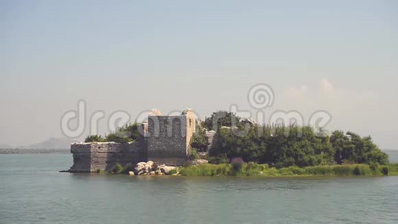 黑山斯卡达尔湖景观堡垒GrmoAur从船上视频的预览图