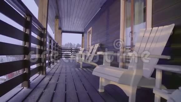 滑雪观光旅舍的露台视频的预览图