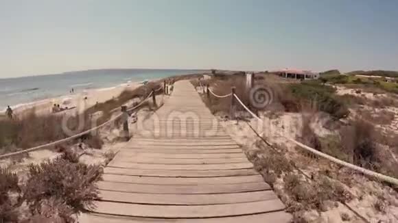 佛门特拉伊比扎海滩步行视频的预览图