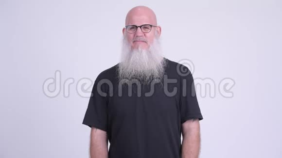 成熟的秃头男人捂着嘴视频的预览图