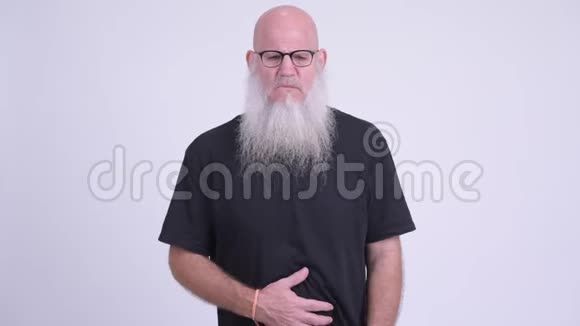 成熟的秃头男人胃疼视频的预览图