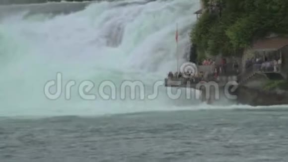 雄伟壮观的莱茵瀑布视频的预览图