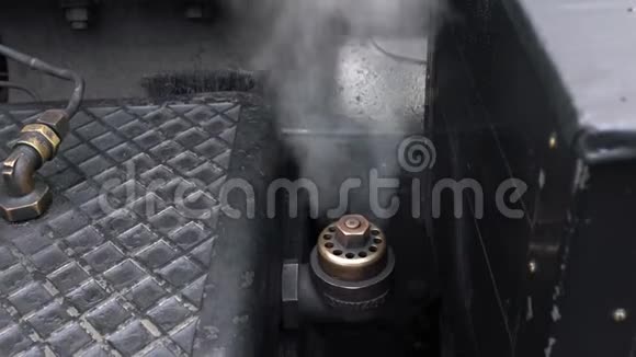 部分视图蒸汽机车发动机蒸汽通风阀视频的预览图