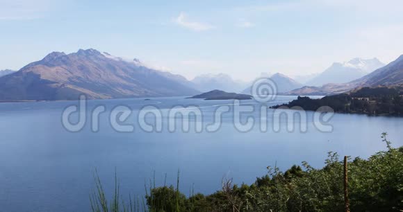 新西兰4K的宁静山景和海景视频的预览图