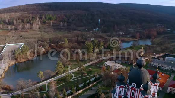 摩尔多瓦奥莱的轨道航空无人机景景丘奇修道院视频的预览图