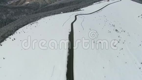 雪山的跨海路视频的预览图