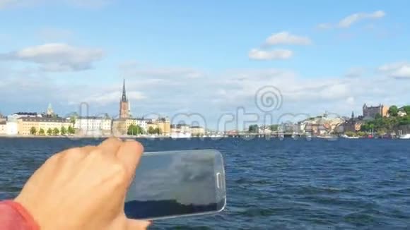 瑞典斯德哥尔摩观光旅游中的游客拍照视频的预览图