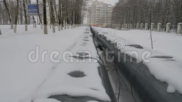 冬天街上的水管视频的预览图