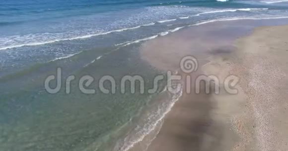 保加利亚波莫里多彩黑海浪视频的预览图