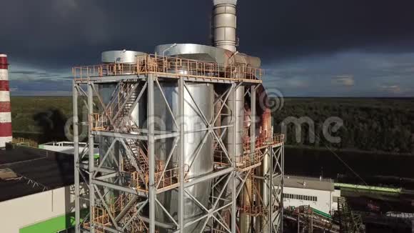 工业烟囱城市风景发电厂污染蒸汽景观视频的预览图